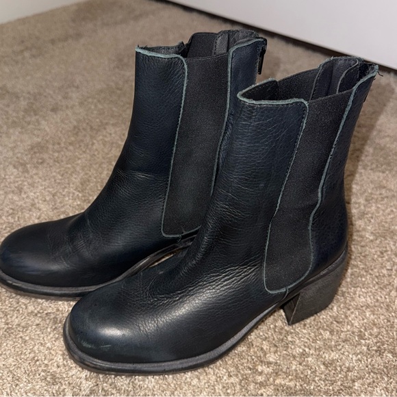 Free People Essential Chelsea Boots - Black Leather Ankle Boots - Picture 9 of 9